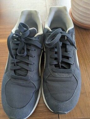 Puma Men's Navy and White Retro Runner Sneakers